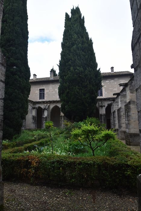 petit cloître depuis la galerie sud
