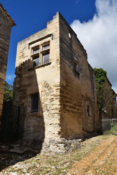 bâtiment à l’intérieur des remparts, façades sud et est