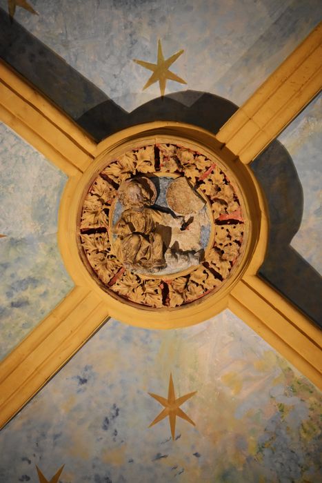 chapelle haute (chapelle Sainte-Croix), détail d’une clef du voûte du choeur