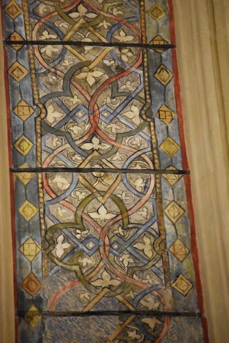 chapelle haute (chapelle Sainte-Croix), peinture monumentale, détail d’une verrière factice