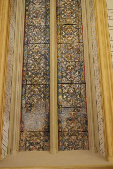 chapelle haute (chapelle Sainte-Croix), peinture monumentale d’une verrière factice, vue partielle