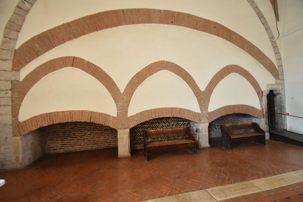 aile est, 1er étage, salle de Majorque, cheminées monumentales