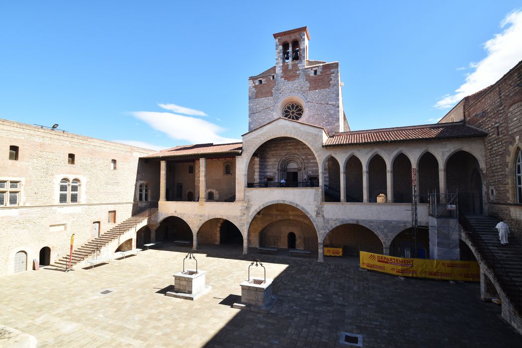 aile nord, façade sud sur la cour d’honneur