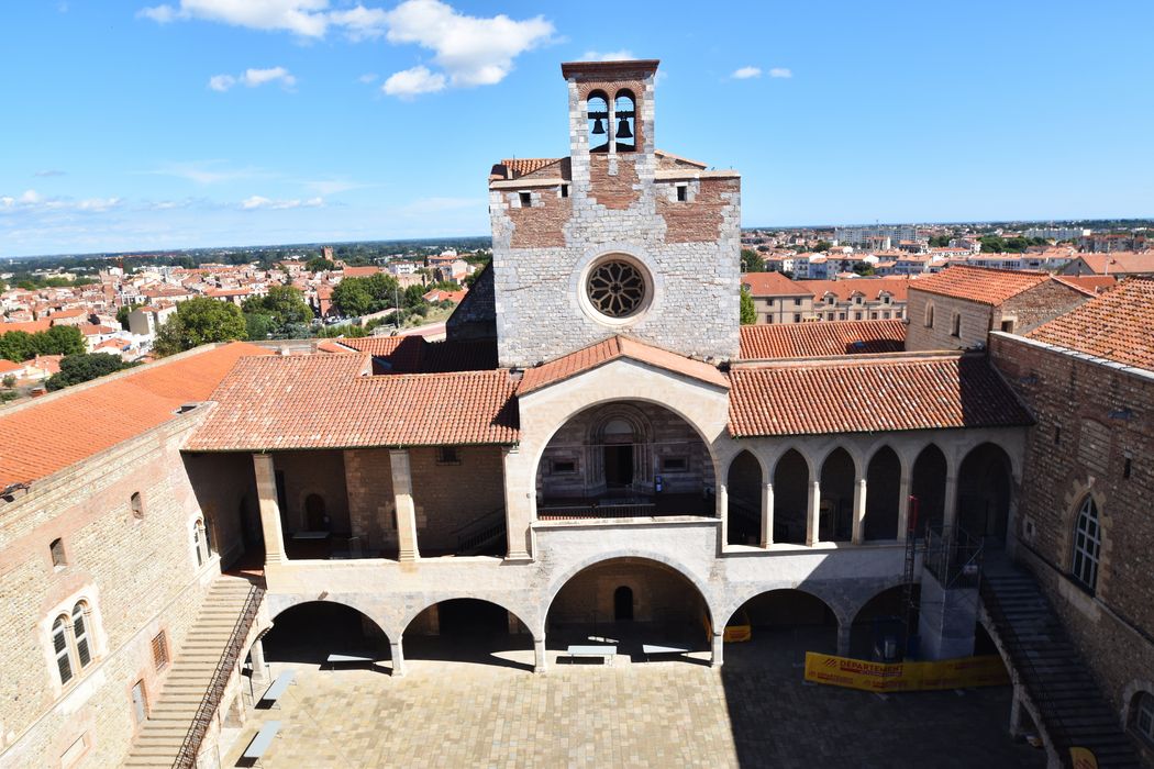 aile nord, façade sud sur la cour d’honneur