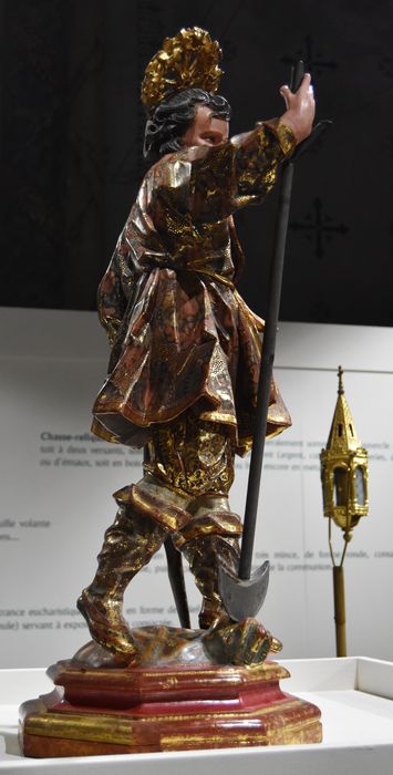 statue : Saint Isidore, profil droit
