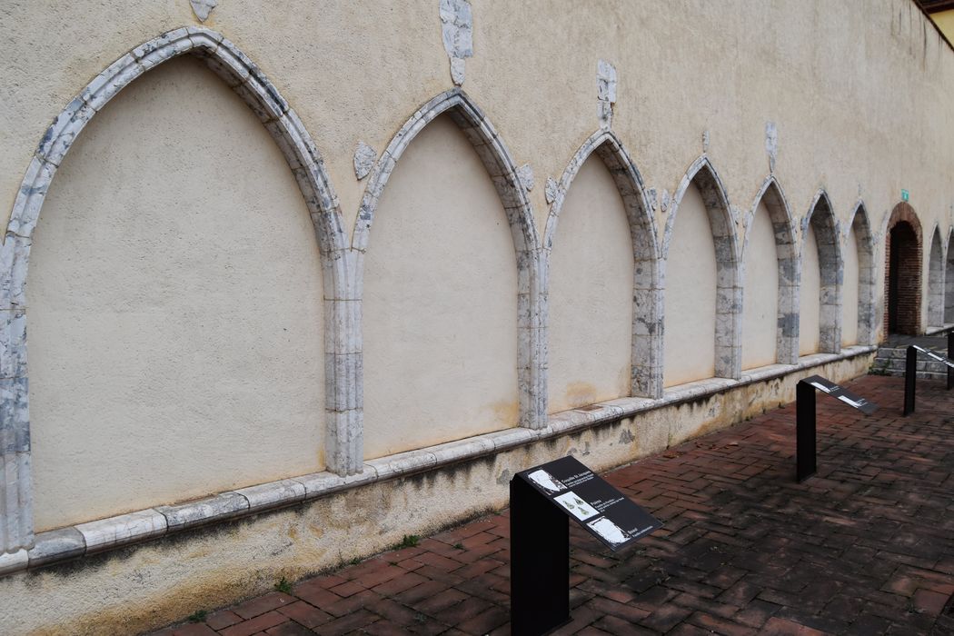vestiges de l’ancien cloître
