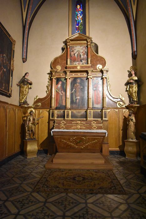 autel, retable de saint Férréol, tableaux (panneaux peints) : Sainte Anne et la Vierge, saint ecclésiastique, saint Férréol, statues : Sainte Anne, saint non identifié