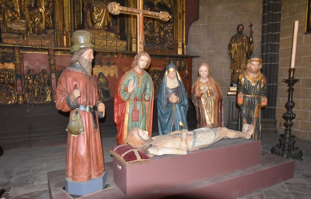 statues formant une mise au tombeau