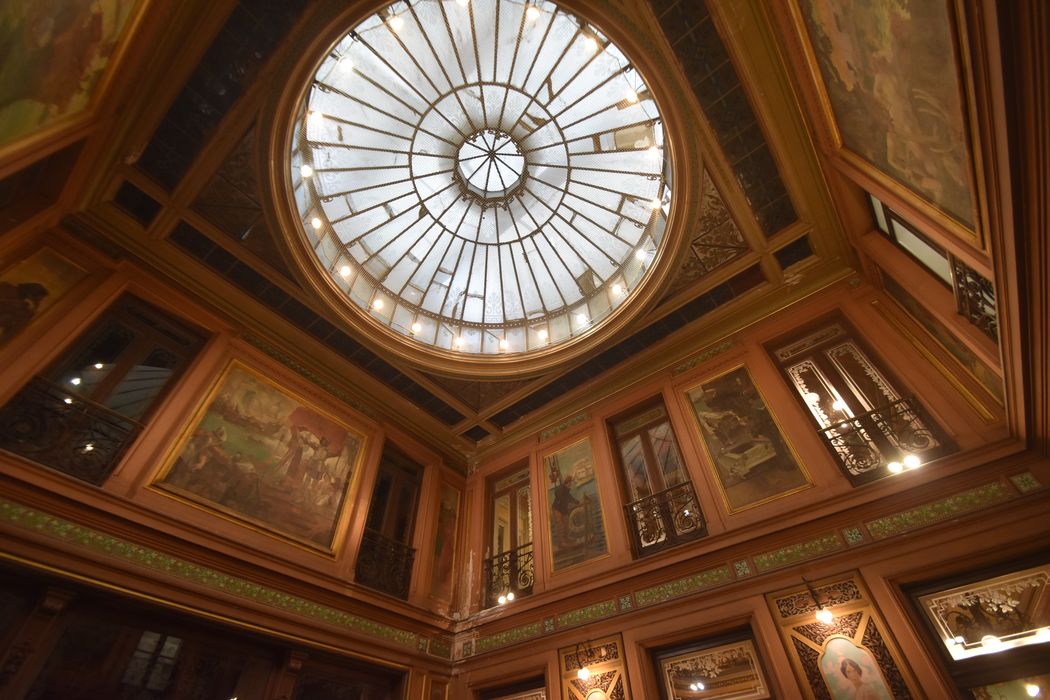 escalier d’honneur, coupole vitrée depuis le 1er étage