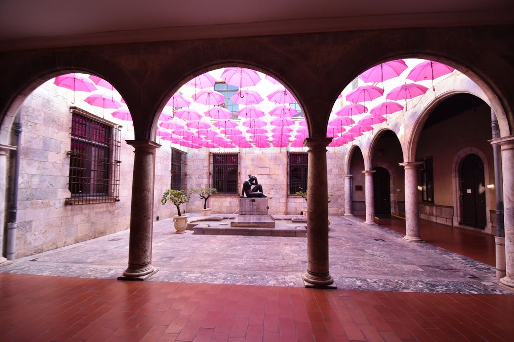 façades sur la cour intérieure, vue partielle