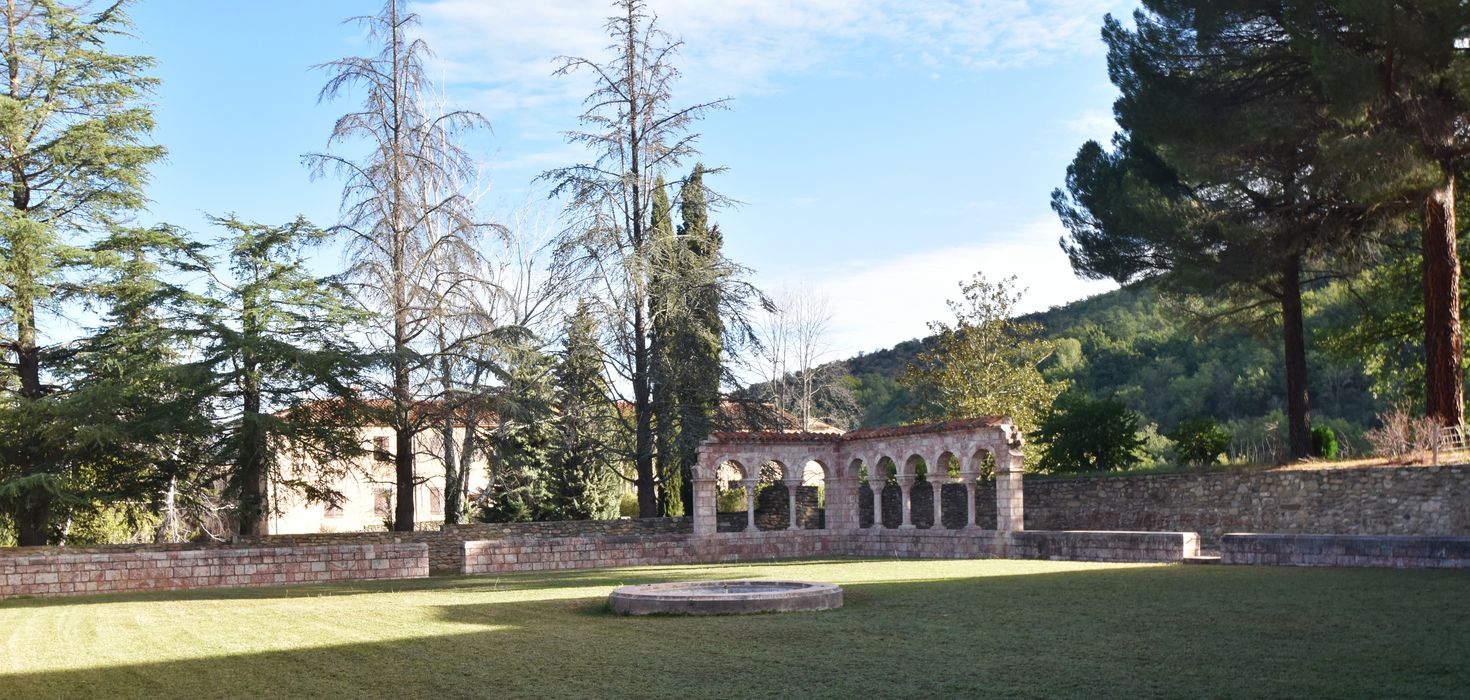 cloître, angle nord-est