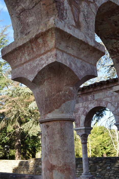 cloître, galerie est, détail d’un chapiteau