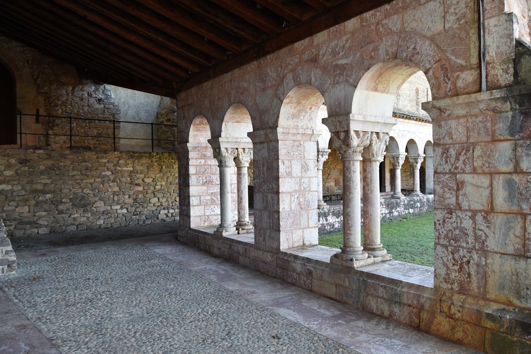 cloître, galerie est, vue partielle
