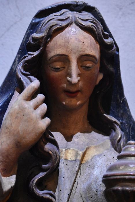 statue formant une mise au tombeau, détail de sainte Madeleine