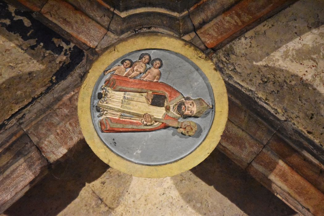 chapelle Saint-Louis-de-Gonzague, détail de la clef de voûte représentant saint Nicolas