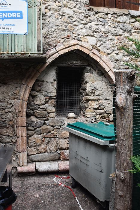 façade sud, détail de l’arc du rez-de-chaussée