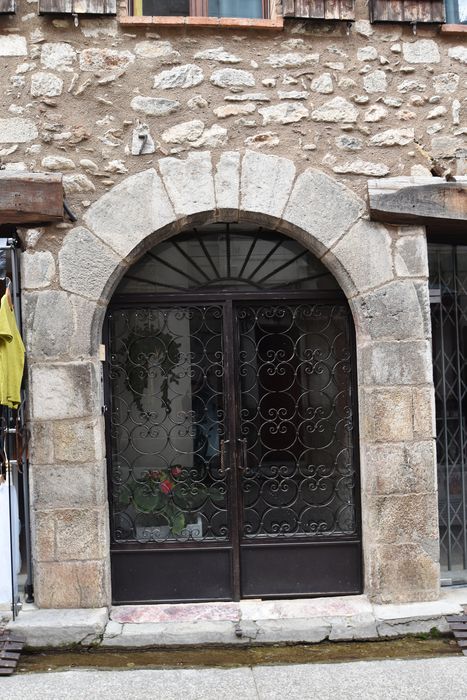 porte d’accès sur rue