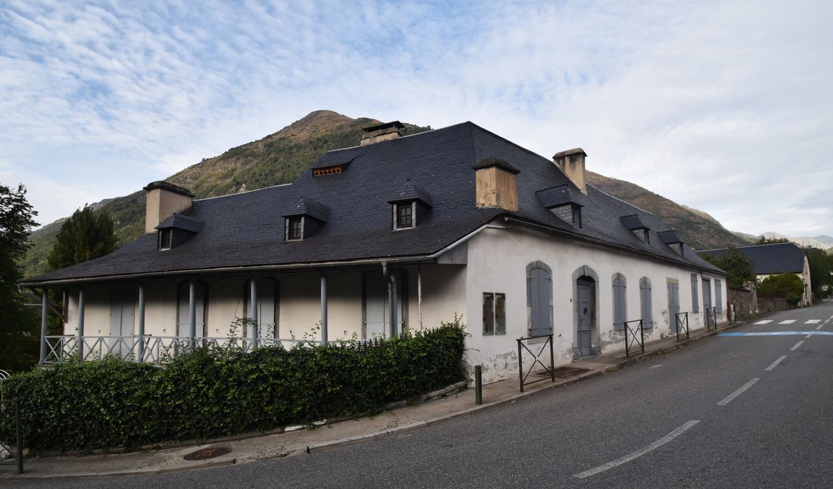 façades sud-ouest et sud sur rues