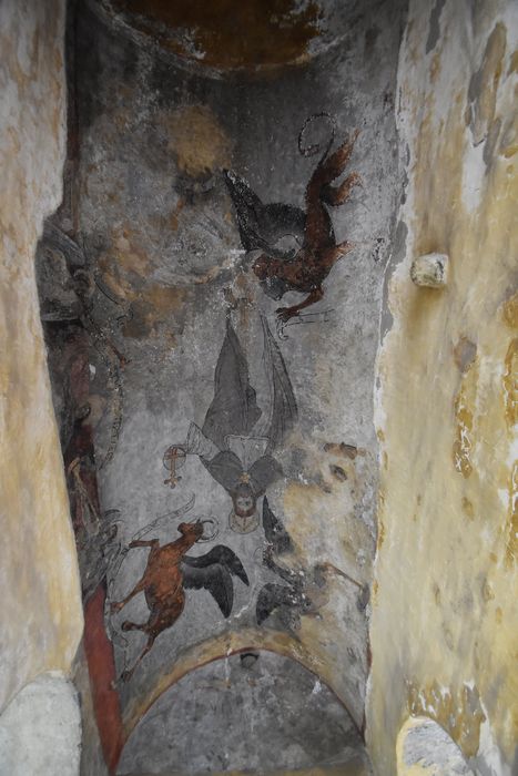 mur d’enceinte, passage couvert de la tour nord, peintures monumentales de la voûte