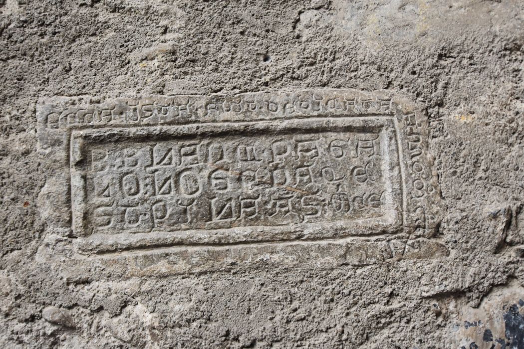 portail d’accès nord, détail d’une inscription