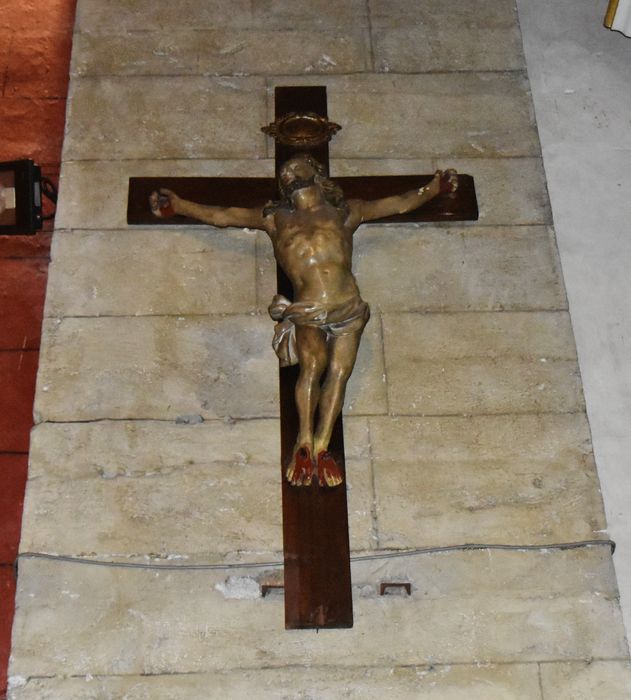 statue : Christ en croix