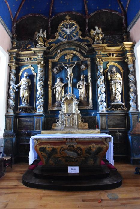 maître-autel, retable, statues : Crucifixion, saint Pierre, saint Paul