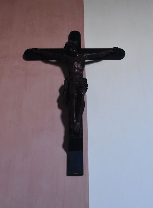 statue : Christ en croix