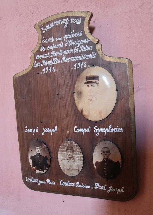 plaques commémoratives de soldats morts pour la France