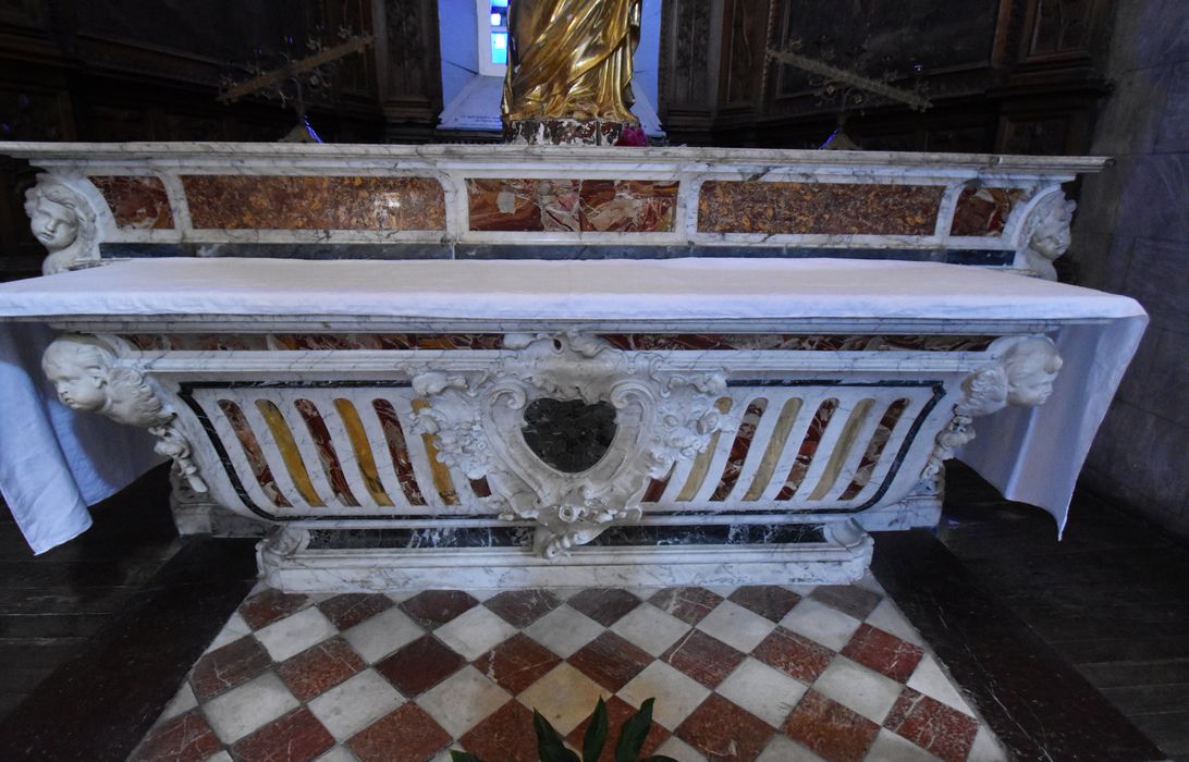 autel (ancien maître-autel) de l’absidiole nord