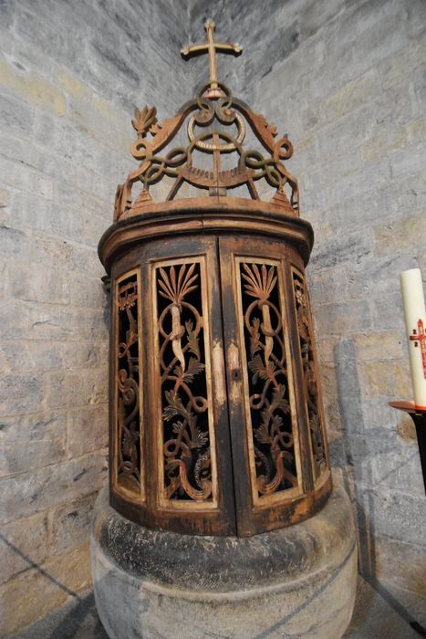 clôture des fonts baptismaux (cuvette des fonts baptismaux)