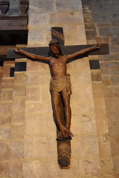 statue : Christ en croix