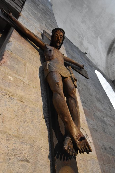 statue : Christ en croix