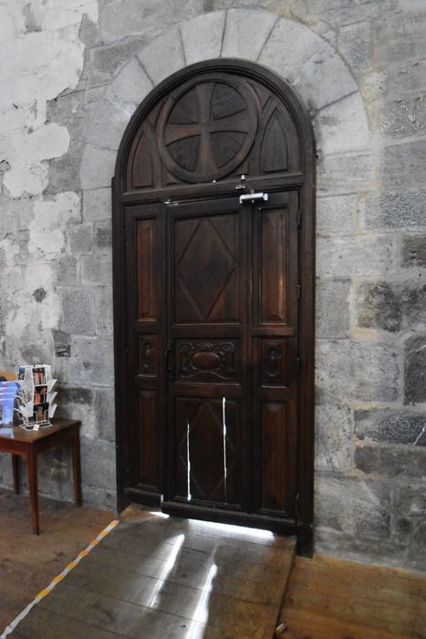 vantail de la porte d’accès du transept sud