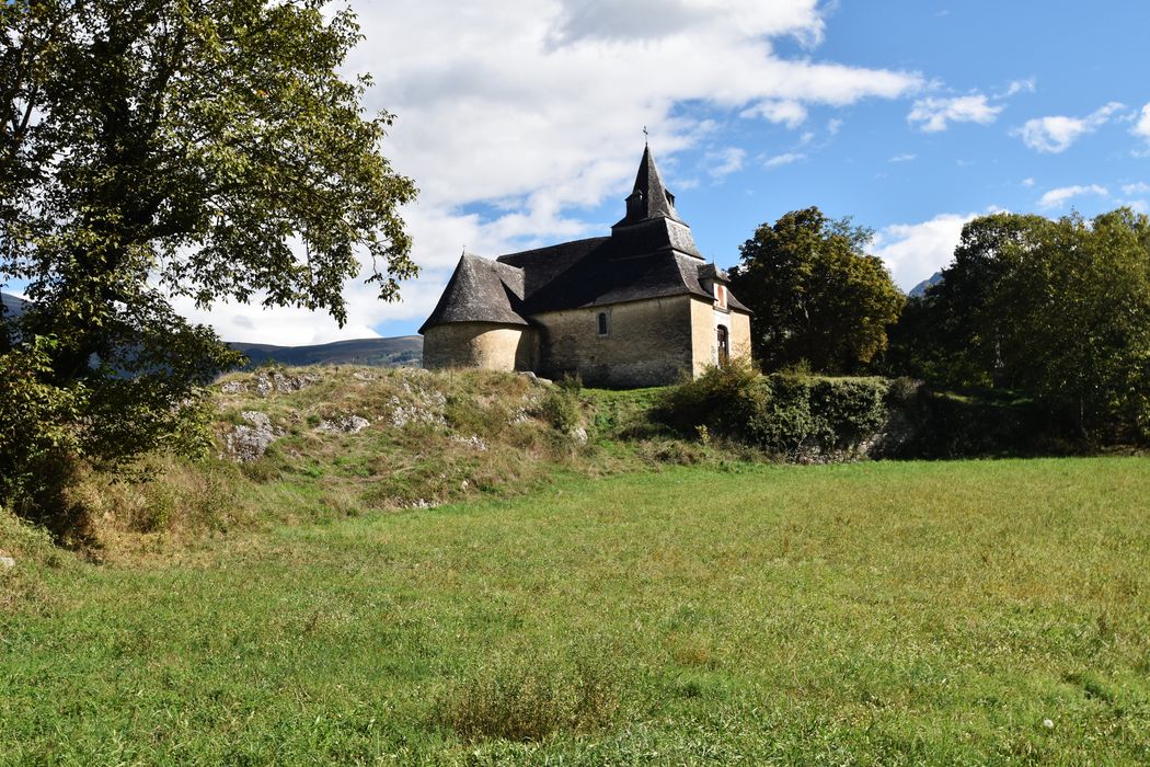 vue générale de la chapelle dans son environnement depuis le l’Est