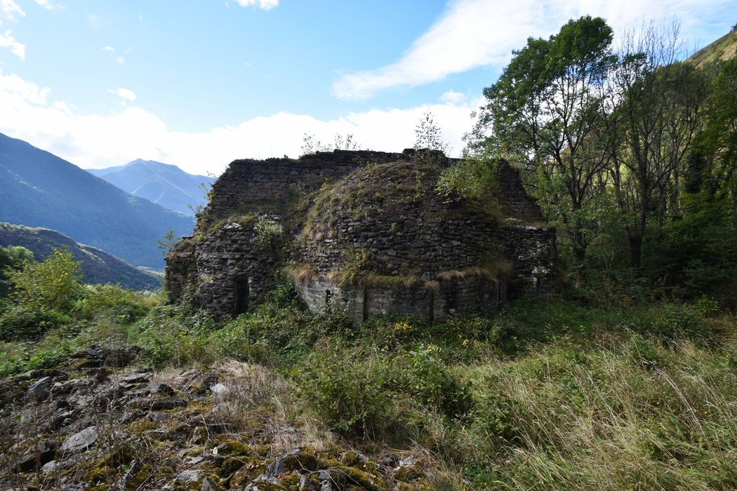 vue partielle des vestiges de l’église, chevet