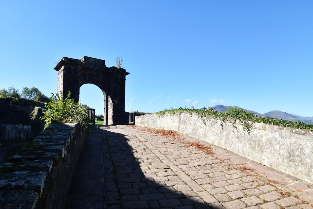 porte de la rampe d'accès, élévation nord