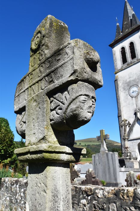 vue partielle de la croix