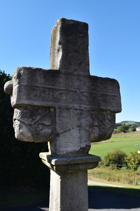 vue partielle de la croix