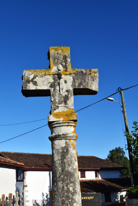 vue partielle de la croix