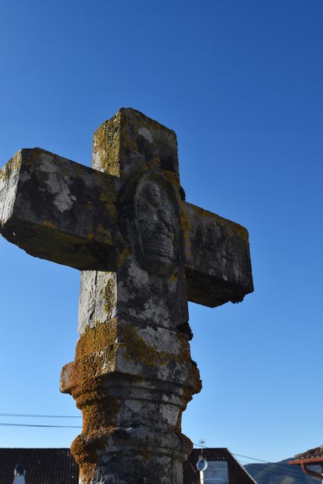 vue partielle de la croix