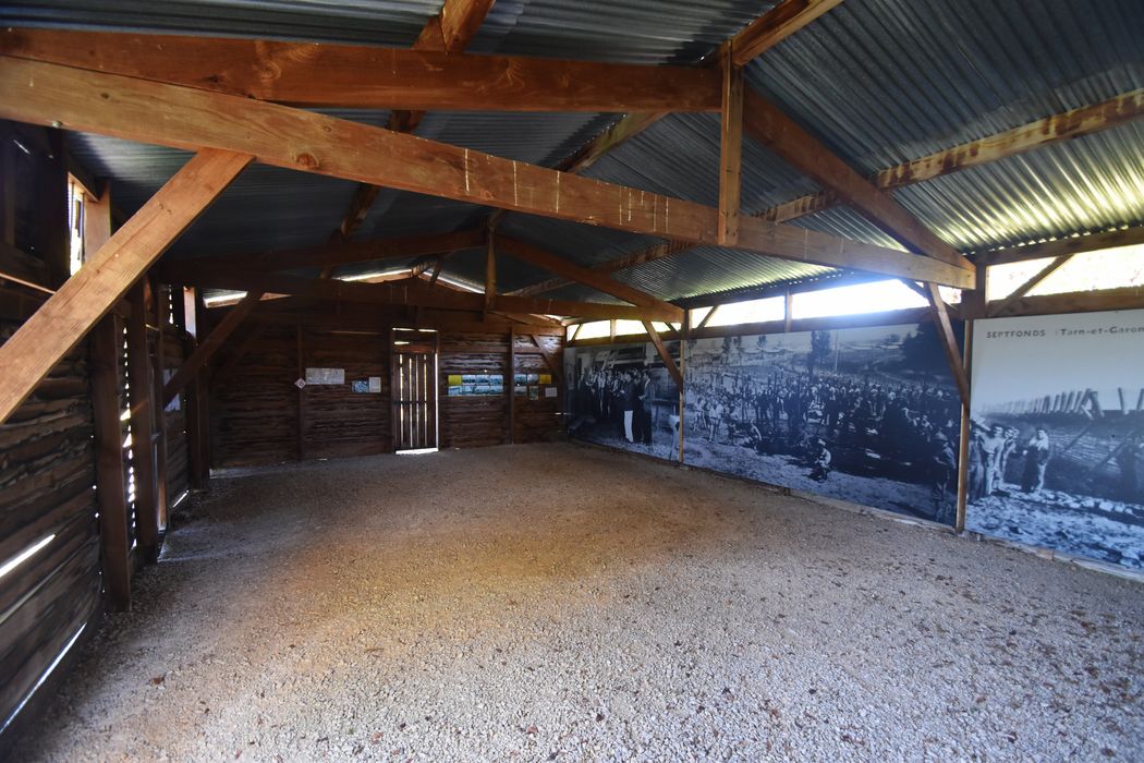 baraquement reconstitué, espace intérieur