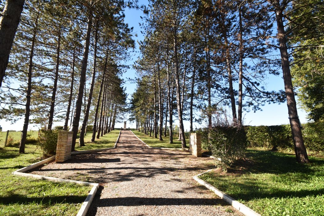 grande allée d’axe nord-sud