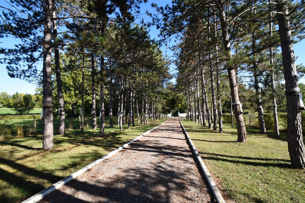 grande allée d’axe nord-sud