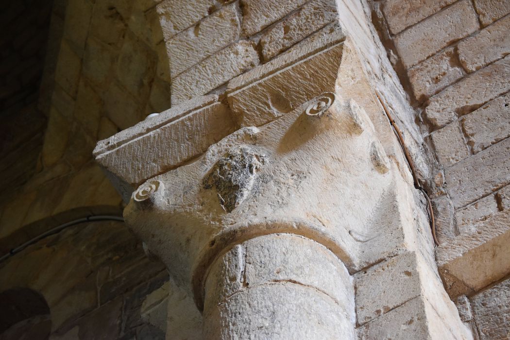nef, détail d’un chapiteau