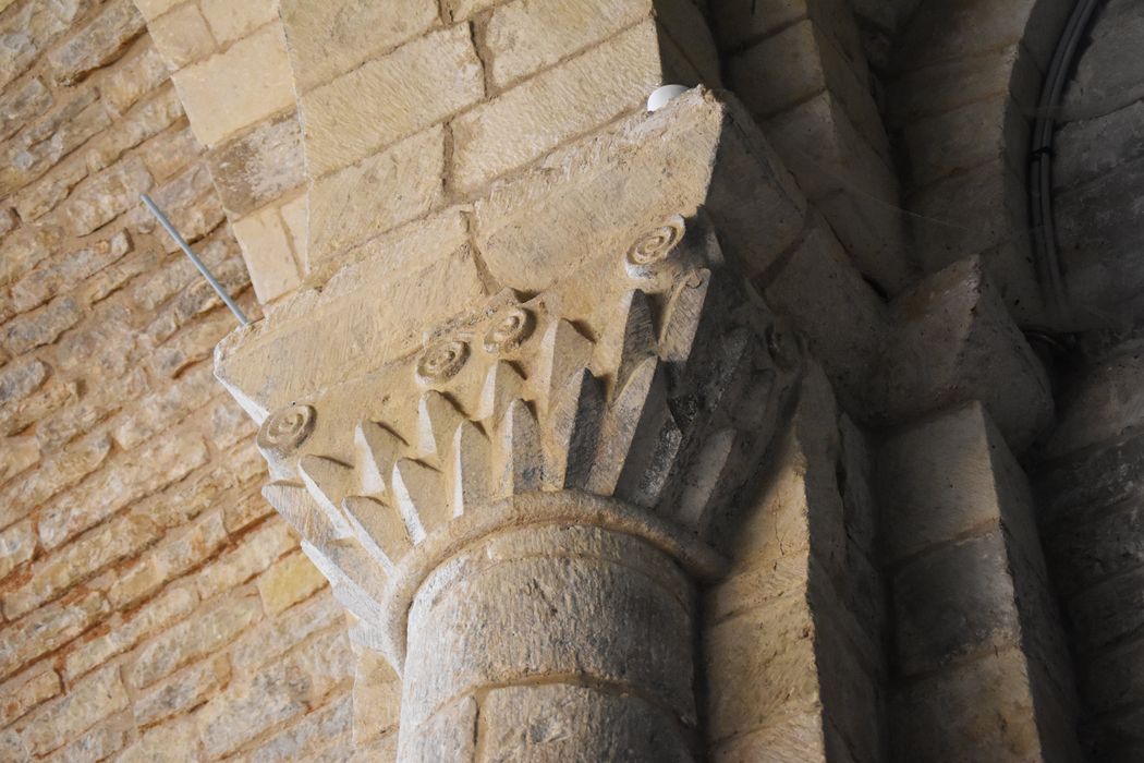 nef, détail d’un chapiteau