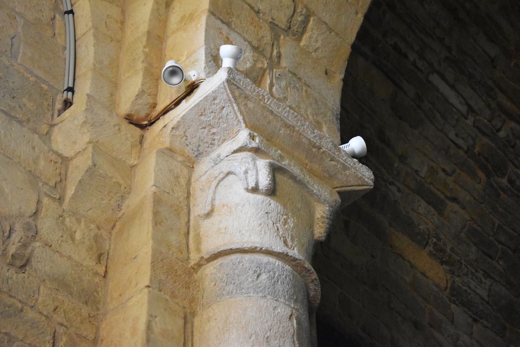 nef, détail d’un chapiteau