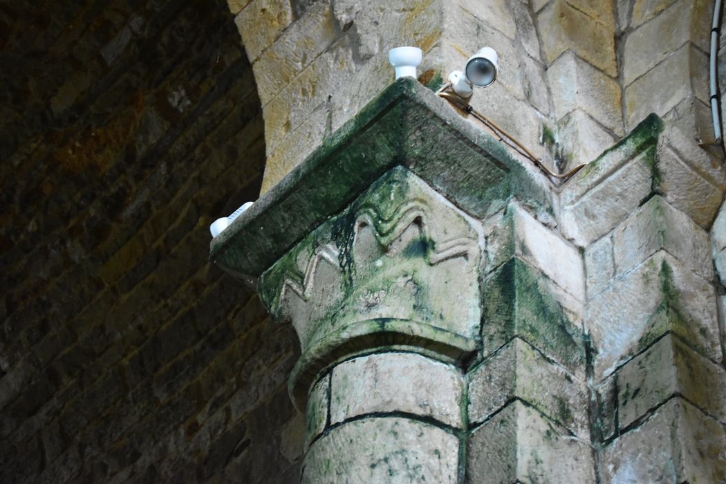 nef, détail d’un chapiteau