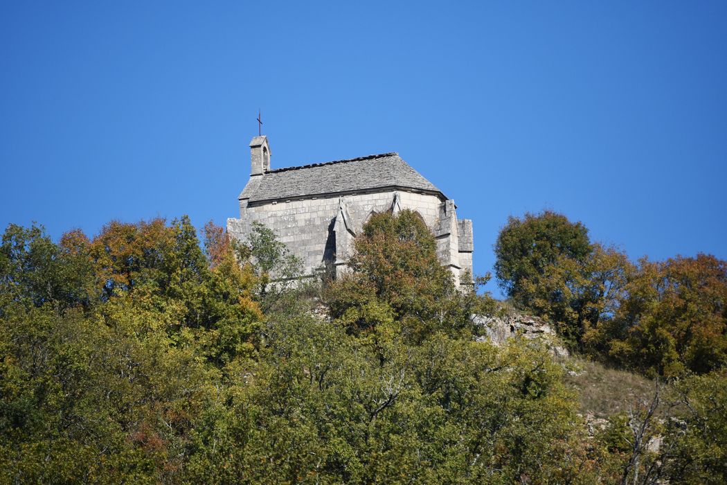 vue générale de la chapelle dans son environnement depuis le Sud