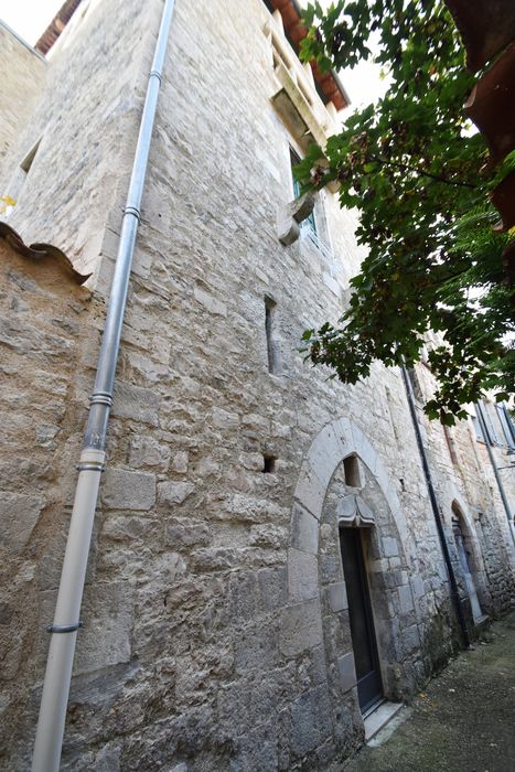 façade postérieure sur la rue Boneta Rescosta, vue partielle