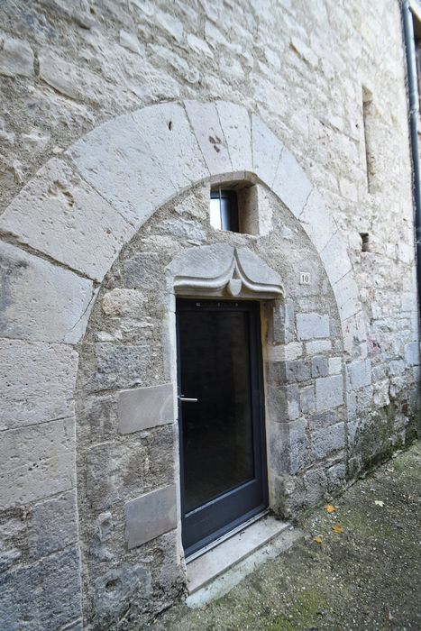 façade postérieure sur la rue Boneta Rescosta, porte d’accès